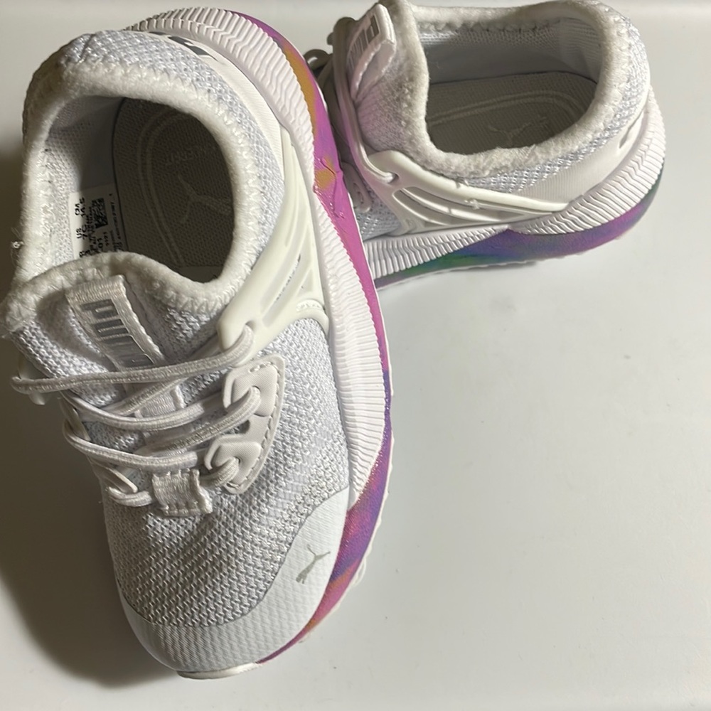 Puma size 7 slip on sneakers EUC except for faded purple on one shoe